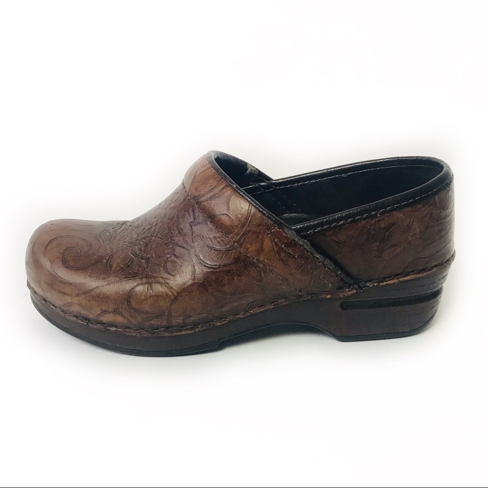 Dansko XP Clog Dark Brown Floral Tooled Leather Dark Brown Wood Shoe Size 37 (7)